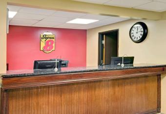 Super 8 by Wyndham Stamford/New York City Area has Smoking rooms