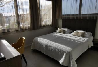 Luxury Rooms Pino allows 18 year olds to book a room