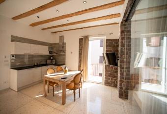 GarDar allows 18 year olds to book a room