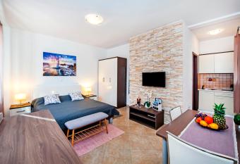 F&R Apartments has Balcony rooms