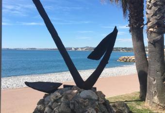    Phare du Cros has Balcony rooms