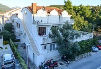 Villa Adria has Balcony rooms
