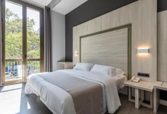 Plaza Goya Rooms allows 18 year olds to book a room