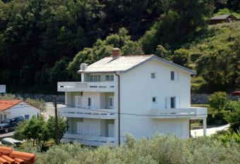 Apartments with a parking space Supetarska Draga - Donja, Rab - 14152 has Balcony rooms