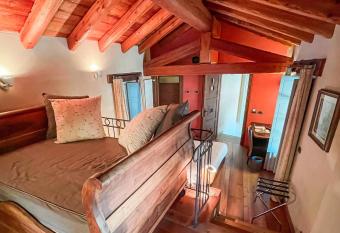 Hotel Ad Gallias allows 18 year olds to book a room