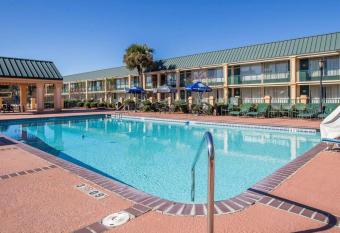 Quality Inn Richmond Hill - Savannah I-95 has Smoking rooms