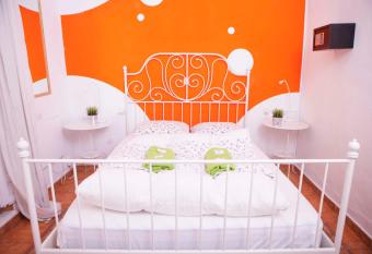 La Casa Mata Central allows 18 year olds to book a room