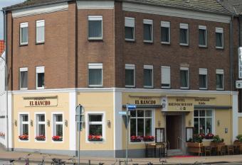 Hotel Rheinischer Hof allows 18 year olds to book a room