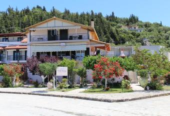 Fissas Rooms has Balcony rooms