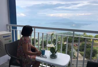 Taal View Condo by Liza has Balcony rooms