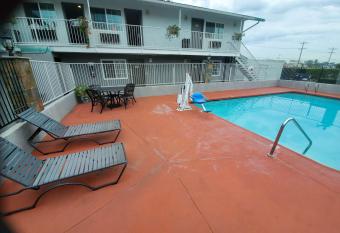 Studio 6-National City, Ca - Naval Base San Diego allows 18 year olds to book a room