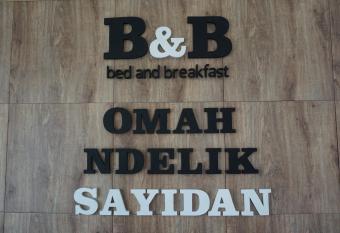 Omah Ndhelik has Balcony rooms