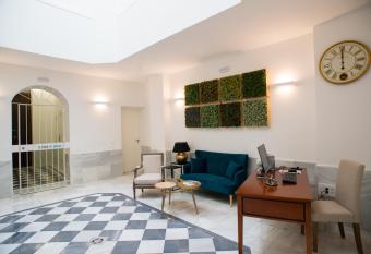 La Posada del Mercado allows 18 year olds to book a room