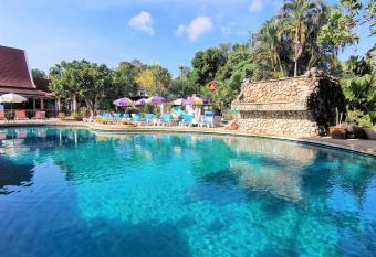 Holiday Villa, Lanta has Smoking/Balcony rooms