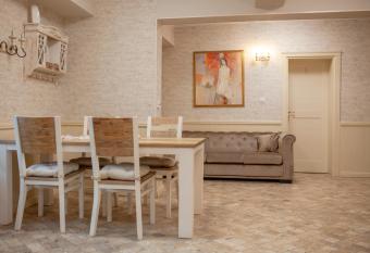 Private Villa Gergana allows 18 year olds to book a room