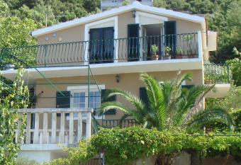 Holiday home Sunce has Balcony rooms