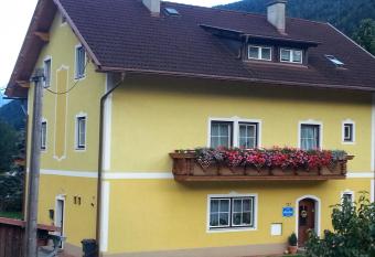 Haus Anika Ferienwohnung has Balcony rooms
