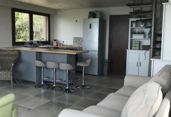 Dieu L Amour - Molinard has rooms with a private hot tub