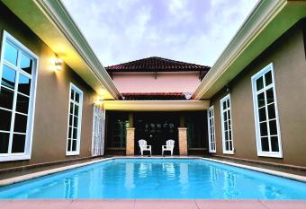 Villa Temila allows 18 year olds to book a room