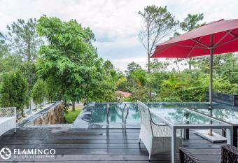 Flamingo Villa Happy BT has rooms with a private hot tub