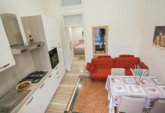 Al Vecchio Fontanile has Balcony rooms