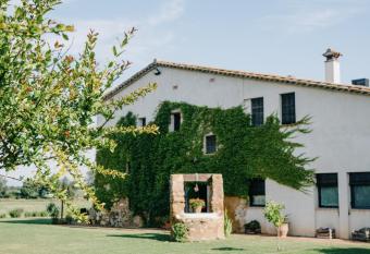 Can Serr   1786 allows 18 year olds to book a room