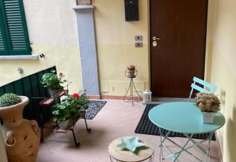 Civico 2 Operetta Marina has Balcony rooms