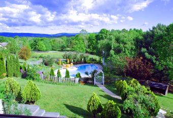 Villa Maud has Balcony rooms