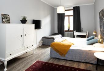 Systrar & B  nor Bed and Breakfast allows 18 year olds to book a room