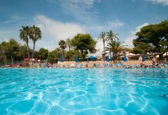 Camping Vilanova Park allows 18 year olds to book a room