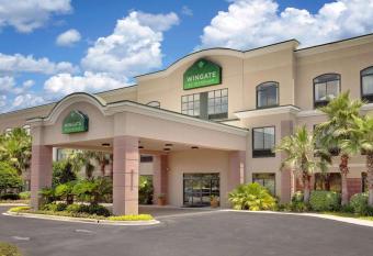 Wingate by Wyndham Destin allows 18 year olds to book a room