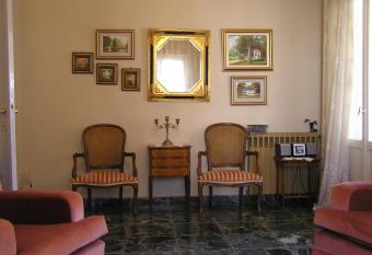 City Center First Floor Apartment has Balcony rooms