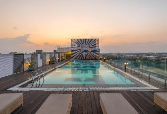 Sunday Hotel Jaipur allows 18 year olds to book a room