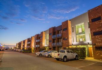 Perth Ascot Central Apartment Hotel has Balcony rooms