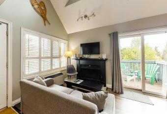 Condo 211 At North Creek Resort has rooms with a private hot tub