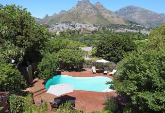 The Salt House has Balcony rooms