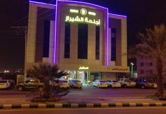 Al Shiraz Suites has Balcony rooms