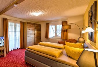 Hotel Sonneneck Titisee -Adults Only- allows 18 year olds to book a room
