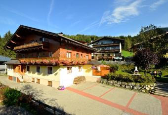 Pension Mozart has Balcony rooms