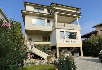 Le Petit Du Lac allows 18 year olds to book a room