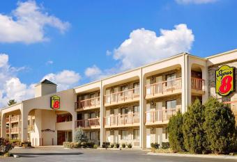 Super 8 by Wyndham Hermitage Nashville has Smoking rooms