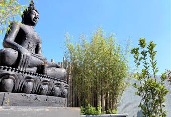 Chambre d h  tes Ekmakara allows 18 year olds to book a room