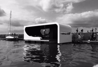 TinyFloat Andijk has Balcony rooms