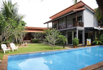 Lanta Thip House - SHA Plus allows 18 year olds to book a room
