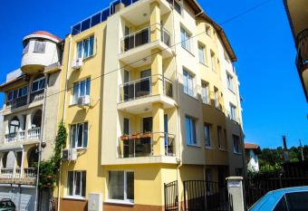 Ahtopol Pearl Apartments has Balcony rooms