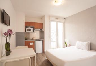 City R  sidence Chelles allows 18 year olds to book a room