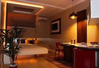 Pousada e Motel Blue Inn has rooms with a private hot tub