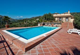 Il Poggio Country Resort has Balcony rooms