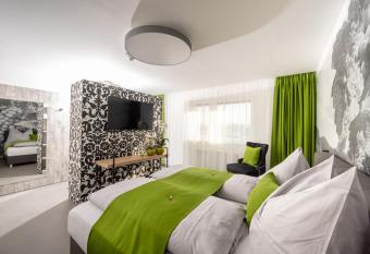 Hotel Greenrooms has Balcony rooms