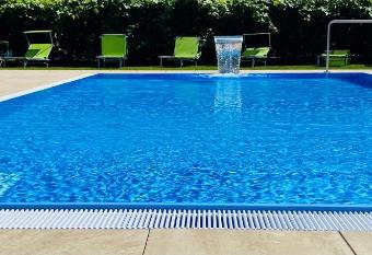 Hotel Charlotte has Balcony rooms